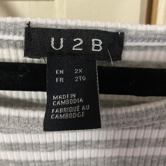 A grey and white striped tank top - Picture 2 of 2